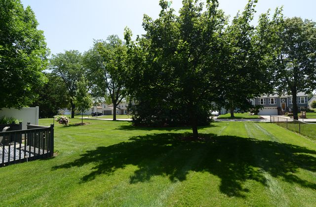 1265 Downing Street, Roselle, IL 60172