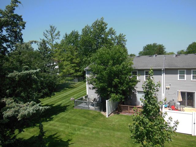 1265 Downing Street, Roselle, IL 60172
