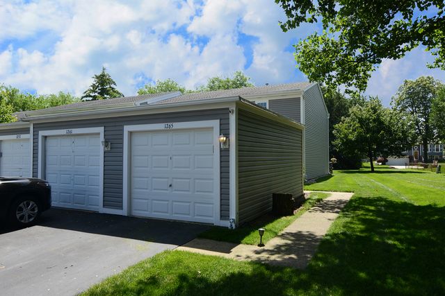 1265 Downing Street, Roselle, IL 60172