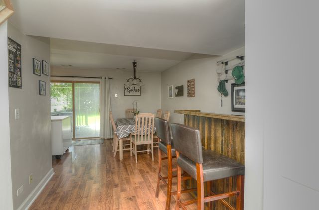1265 Downing Street, Roselle, IL 60172