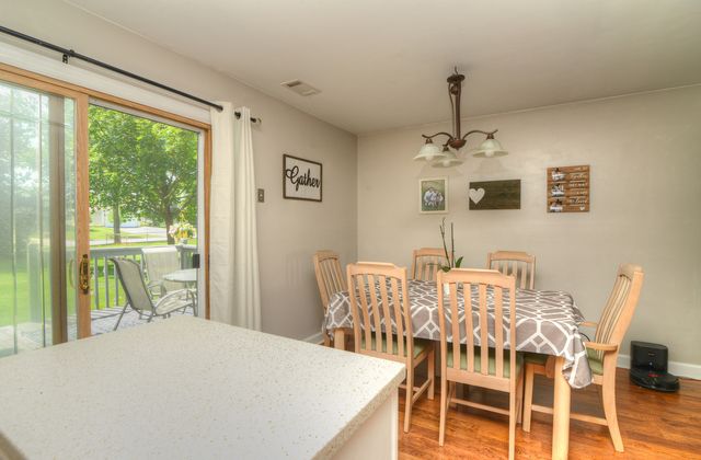 1265 Downing Street, Roselle, IL 60172