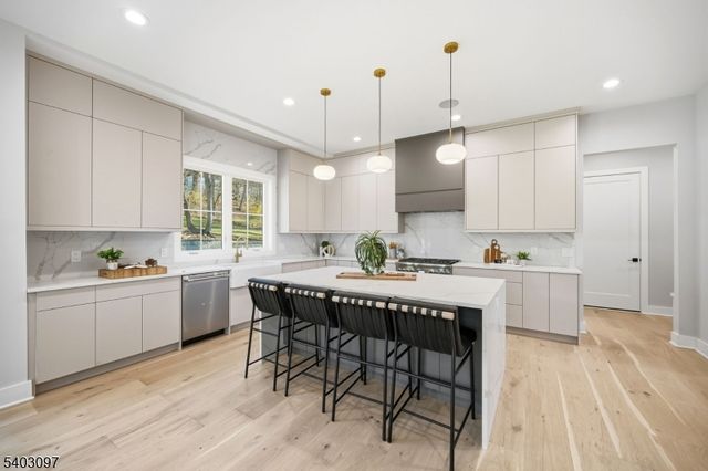 11 Rale Ter, Livingston Twp., NJ 07039