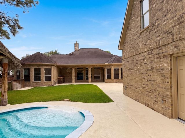 1005 Lewis Drive, Kemah, TX 77565