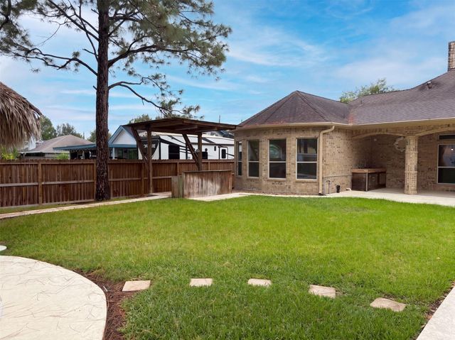 1005 Lewis Drive, Kemah, TX 77565