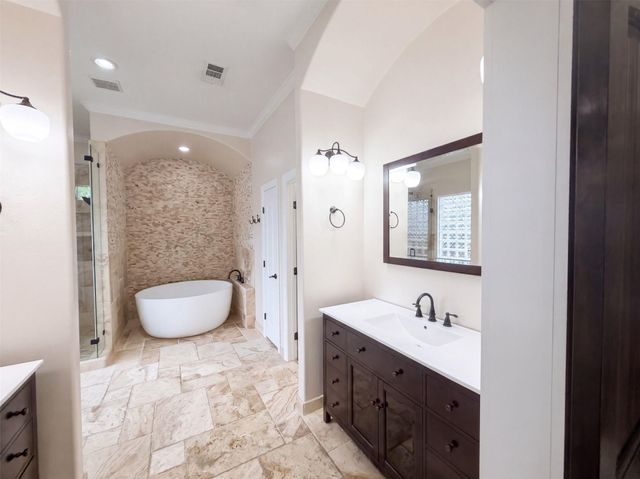 1005 Lewis Drive, Kemah, TX 77565