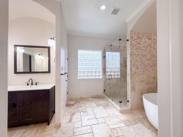 1005 Lewis Drive, Kemah, TX 77565