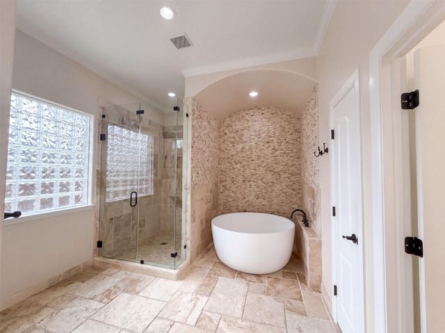1005 Lewis Drive, Kemah, TX 77565