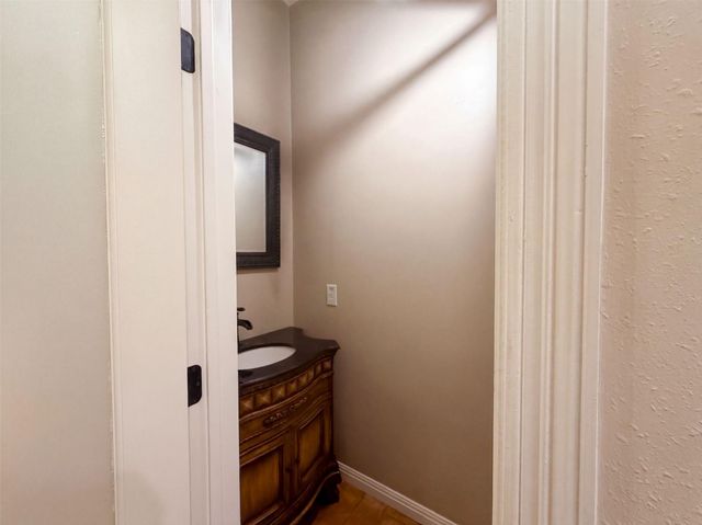 1005 Lewis Drive, Kemah, TX 77565