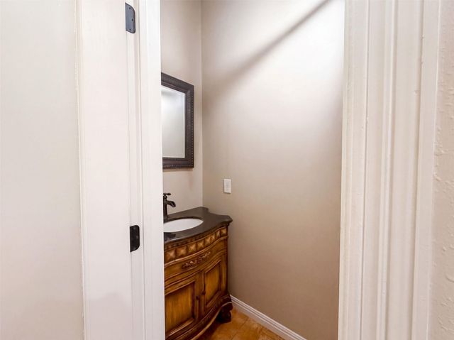 1005 Lewis Drive, Kemah, TX 77565