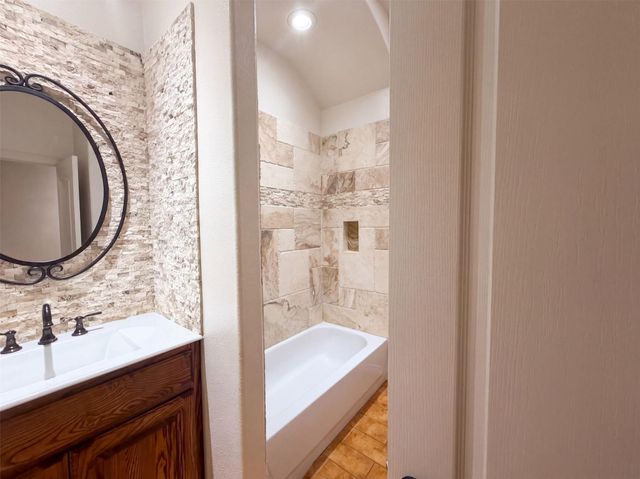 1005 Lewis Drive, Kemah, TX 77565