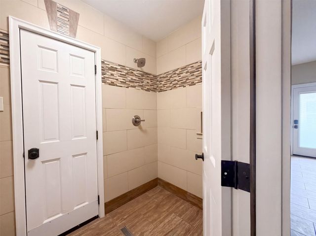 1005 Lewis Drive, Kemah, TX 77565