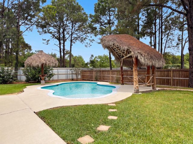 1005 Lewis Drive, Kemah, TX 77565