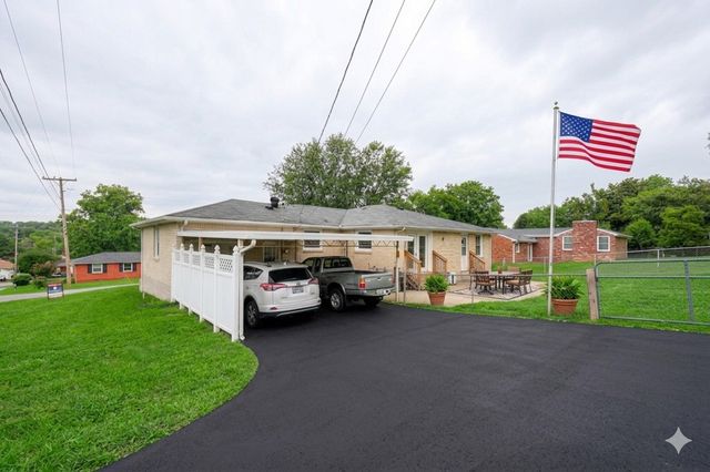 227 Bonnaridge Dr, Hermitage, TN 37076