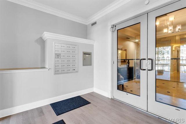 540 N And South Road 105, St Louis, MO 63130