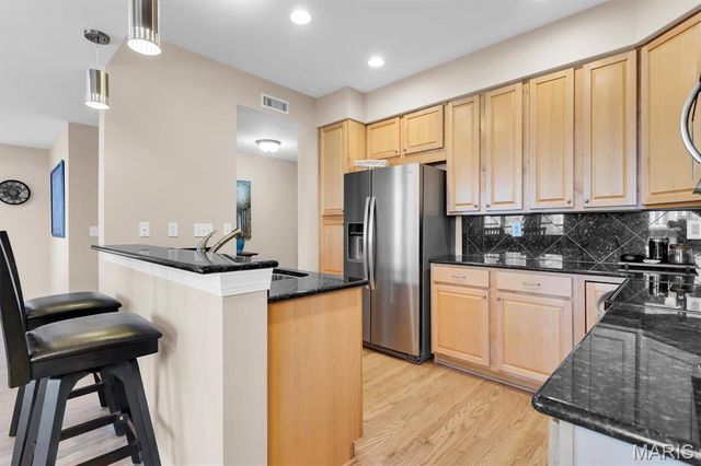 540 N And South Road 105, St Louis, MO 63130