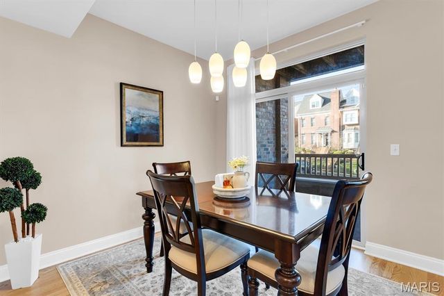 540 N And South Road 105, St Louis, MO 63130