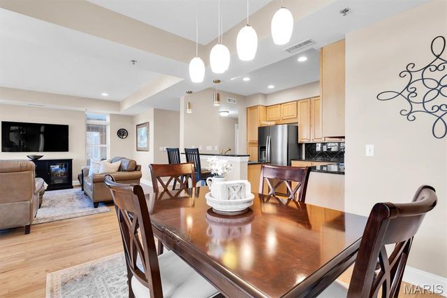 540 N And South Road 105, St Louis, MO 63130