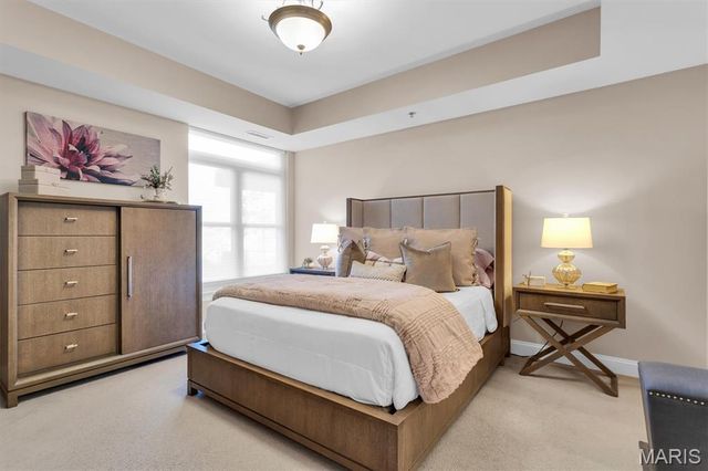 540 N And South Road 105, St Louis, MO 63130