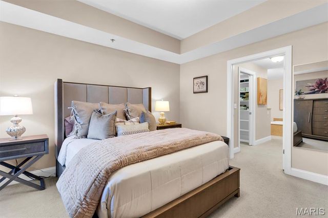 540 N And South Road 105, St Louis, MO 63130