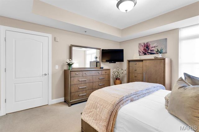 540 N And South Road 105, St Louis, MO 63130