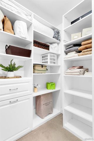 540 N And South Road 105, St Louis, MO 63130