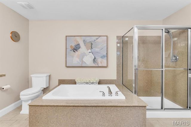 540 N And South Road 105, St Louis, MO 63130