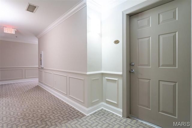 540 N And South Road 105, St Louis, MO 63130