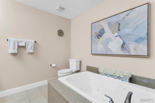 540 N And South Road 105, St Louis, MO 63130