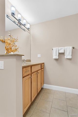 540 N And South Road 105, St Louis, MO 63130