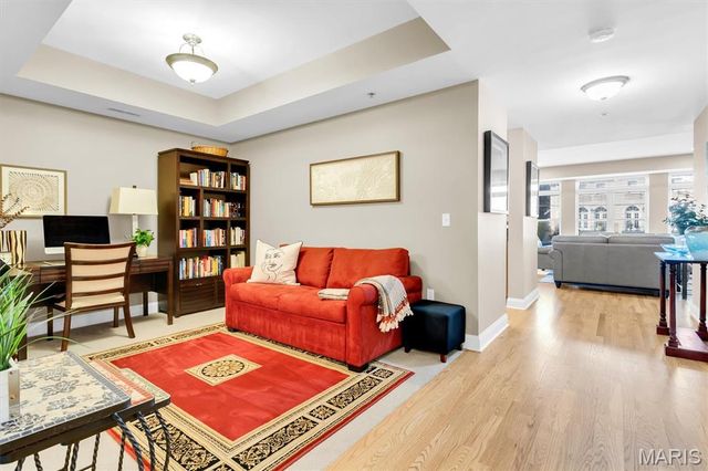 540 N And South Road 105, St Louis, MO 63130