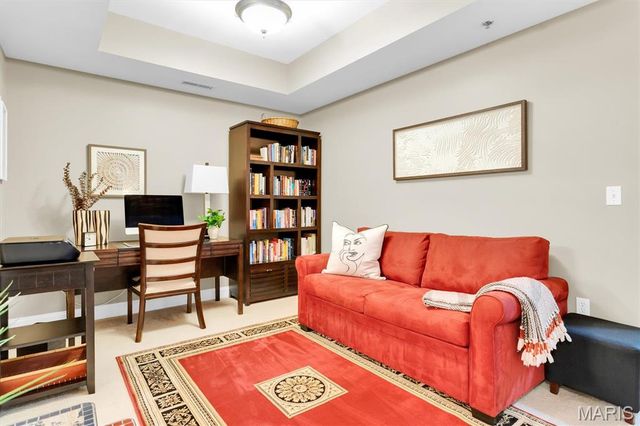 540 N And South Road 105, St Louis, MO 63130