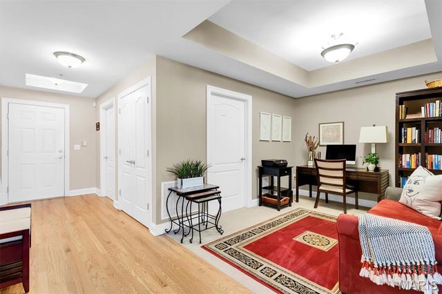 540 N And South Road 105, St Louis, MO 63130