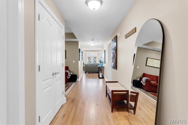 540 N And South Road 105, St Louis, MO 63130