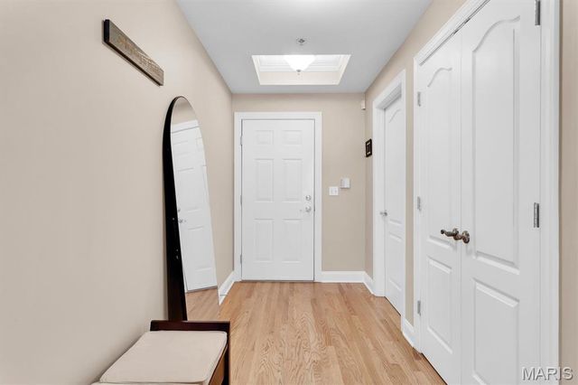 540 N And South Road 105, St Louis, MO 63130