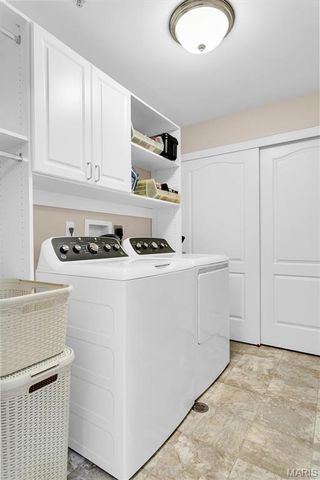 540 N And South Road 105, St Louis, MO 63130