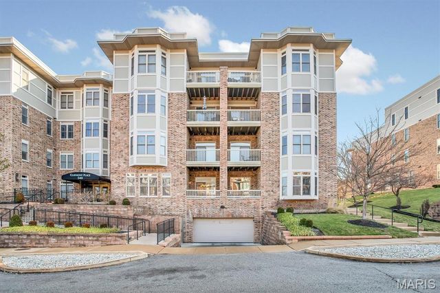 540 N And South Road 105, St Louis, MO 63130