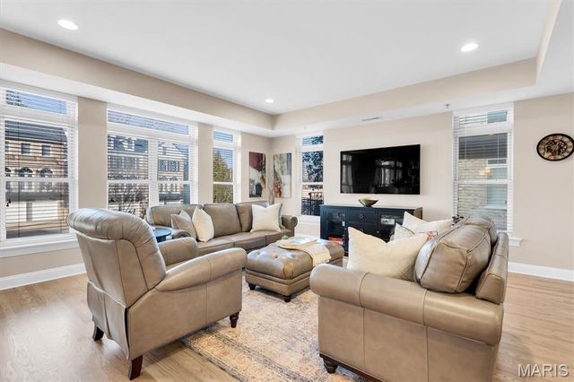 540 N And South Road 105, St Louis, MO 63130