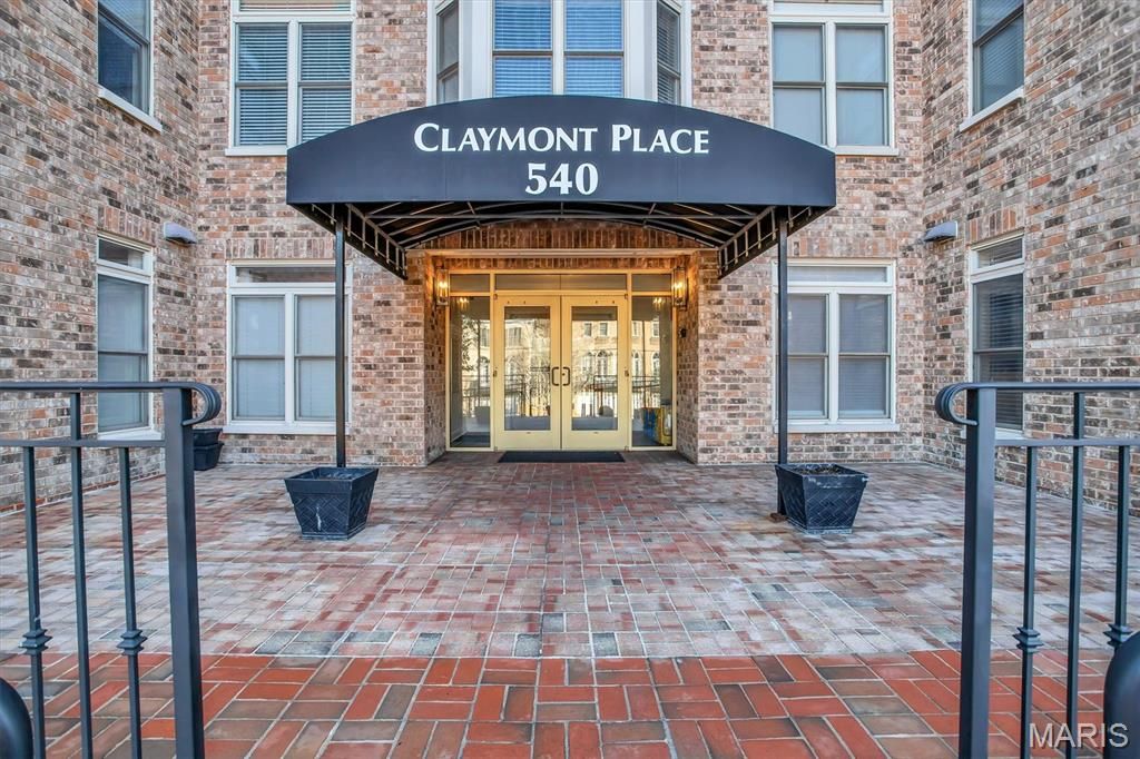 540 N And South Road 105, St Louis, MO 63130