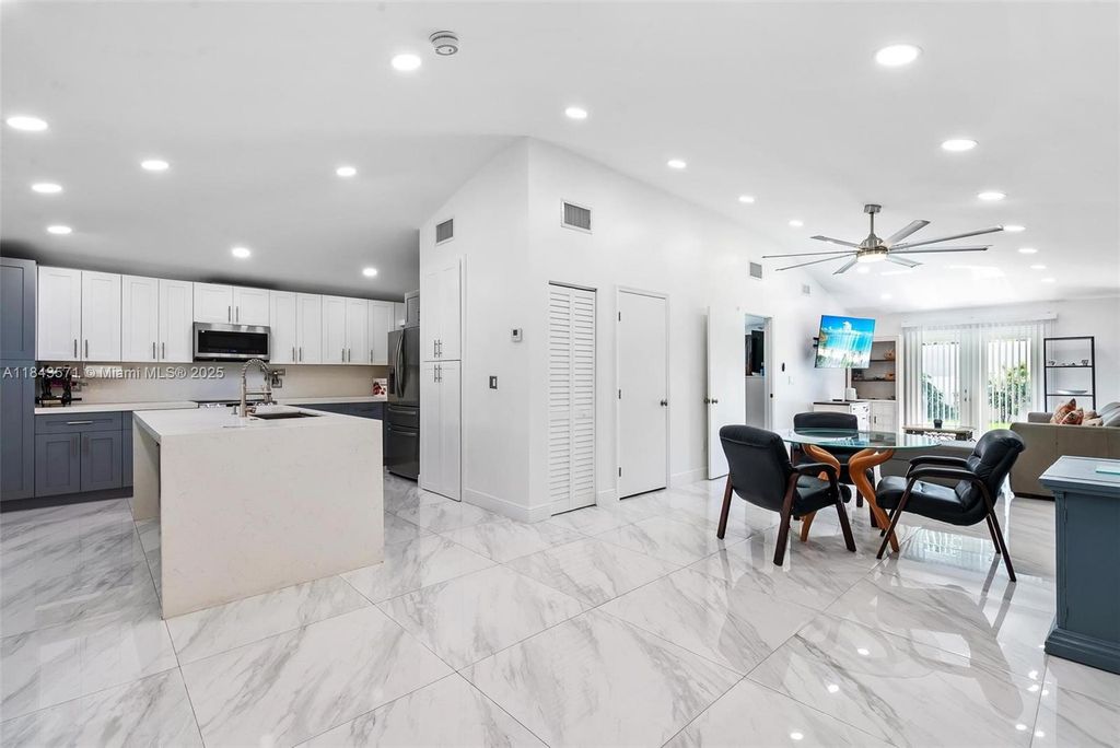 2001 N 22nd Ave, Hollywood, FL 33020