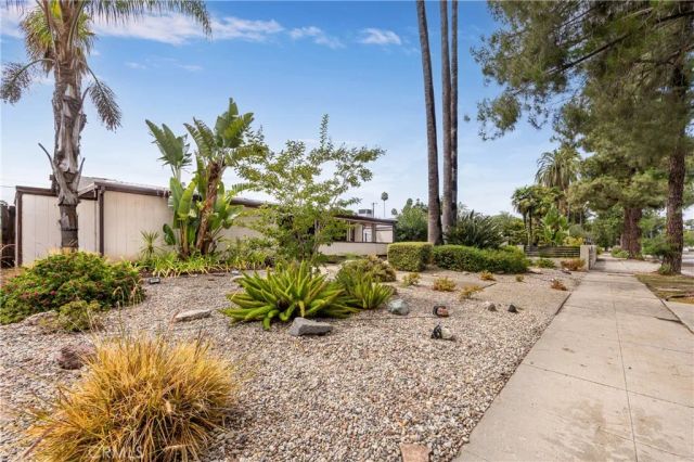 19760 Victory, Woodland Hills, CA 91367