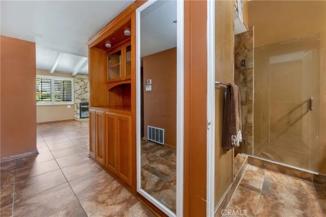 19760 Victory, Woodland Hills, CA 91367