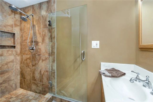 19760 Victory, Woodland Hills, CA 91367