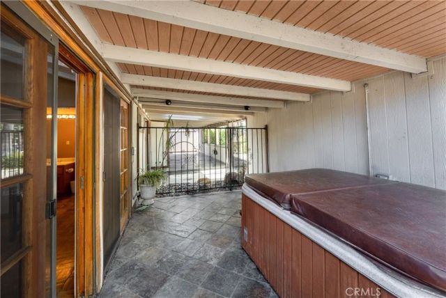 19760 Victory, Woodland Hills, CA 91367