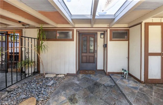 19760 Victory, Woodland Hills, CA 91367