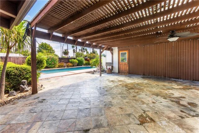 19760 Victory, Woodland Hills, CA 91367