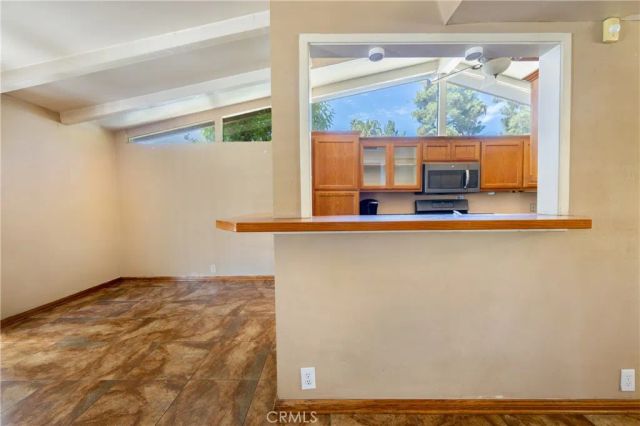 19760 Victory, Woodland Hills, CA 91367