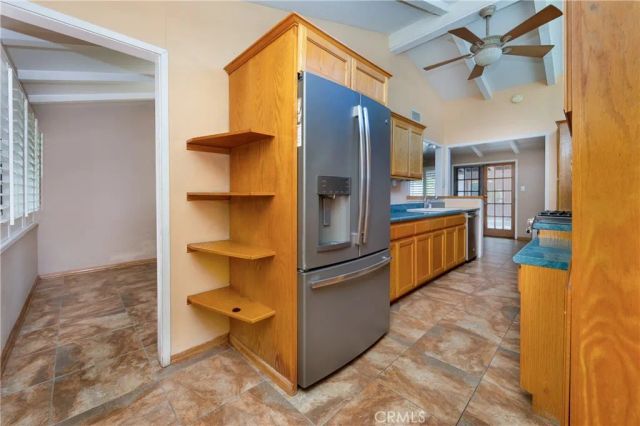 19760 Victory, Woodland Hills, CA 91367