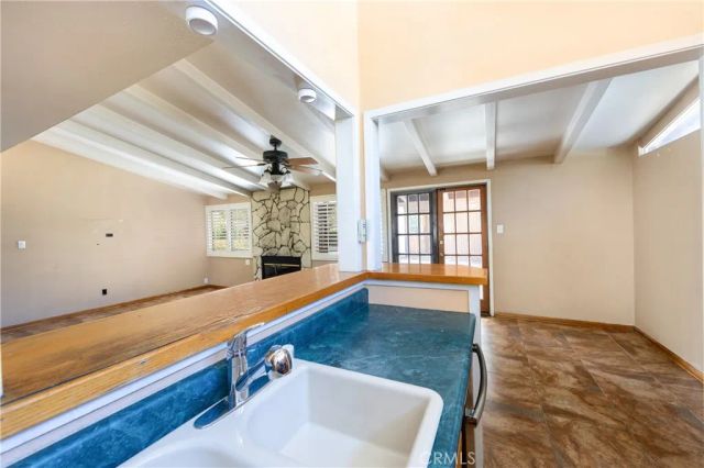 19760 Victory, Woodland Hills, CA 91367