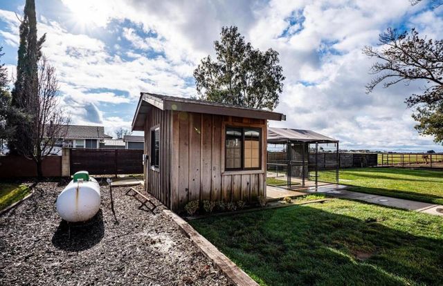 18393 Paradise Rd, Tracy, CA 95304