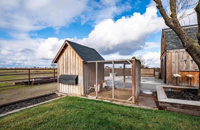 18393 Paradise Rd, Tracy, CA 95304